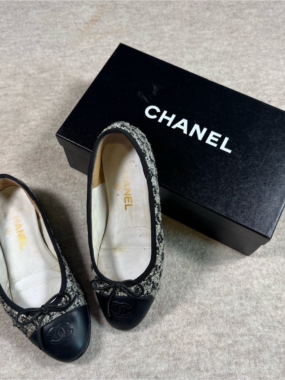 CHANEL Black & Gray Tweed Cap-Toe Bow Ballet Flats - Picture 7 of 9